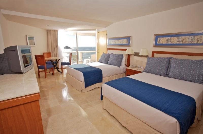 Hotel Park Royal Ixtapa Cuartos. Habitación Estándar Superior vista al mar. Disfruta de la vista al mar y de increíbles atardeceres desde la comodidad de tu habitación. 2 camas matrimoniales o 1 king size