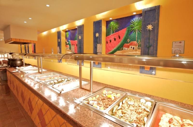 Hotel Park Royal Ixtapa Restaurante La Veranda. En este casual restaurante te espera un sabroso buffet por la mañana y cenas temáticas por la noche con delicias mexicanas, tex-mex, orientales, Internacional, guerrerense o italiana