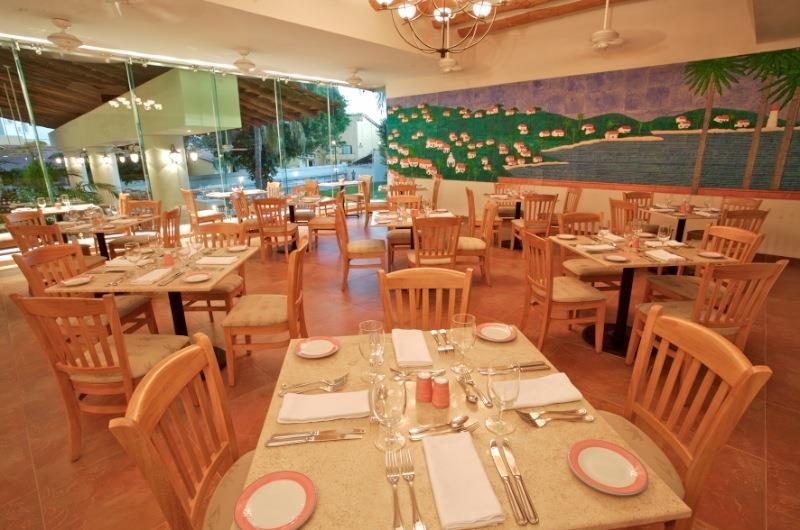 Hotel Park Royal Ixtapa Restaurante La Veranda. En este casual restaurante te espera un sabroso buffet por la mañana y cenas temáticas por la noche con delicias mexicanas, tex-mex, orientales, Internacional, guerrerense o italiana
