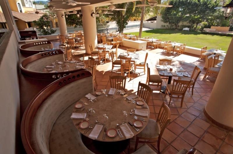 Hotel Park Royal Ixtapa Restaurante La Veranda. En este casual restaurante te espera un sabroso buffet por la mañana y cenas temáticas por la noche con delicias mexicanas, tex-mex, orientales, Internacional, guerrerense o italiana