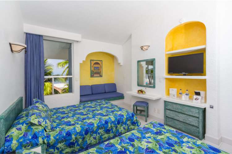 Hotel Posada Real Ixtapa Cuartos con vista al mar en Playa El Palmar Ixtapa, con 2 camas matrimoniales, ideales para 4 personas