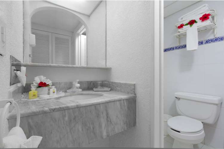 Hotel Posada Real Ixtapa Cuartos, pregunta por nuestros paquetes Todo Incluido para tus próximas vacaciones en Ixtapa Zihuatanejo, el Hotel Posada Real Ixtapa es un hotel económico en la Zona Hotelera I de Ixtapa