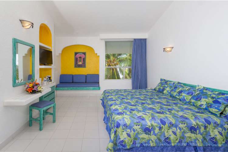 Hotel Posada Real Ixtapa Habitaciones para 2 personas con cama king size, pantalla plana, TV cable, aire acondicionado, alberca, acceso a Playa El Palmar en Ixtapa Zihuatanejo Todo Incluido