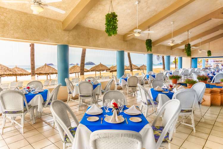 Hotel Posada Real Ixtapa Restaurantes, Alimentos y bebidas en el plan todo incluido, disfruta de nuestros restaurantes tipo buffet de cocina internacional. Bebidas incluidas en nuestros bares