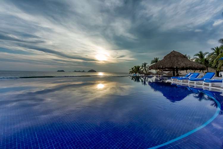 Hotel Posada Real Ixtapa Todo Incluido: Piscinas y albercas exteriores, actividades acuáticas, actividades y entretenimiento familiar, acceso inmediato a Playa El Palmar Ixtapa Zihuatanejo