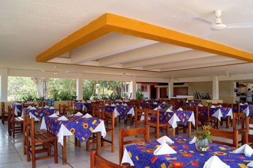 Hotel Qualton Ixtapa Restaurantes. Disfruta cerca del mar de los diversos snacks preparados en nuestro Snack Bar Jalapeños