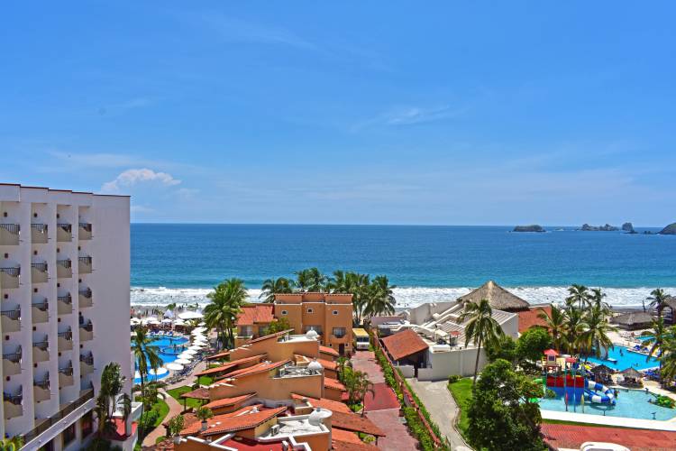 Condominios vacacionales en Ixtapa Zihuatanejo. Condominios de lujo en Ixtapa. Condominios de Lujo en Zihuatanejo. Rentar condominio para vacaciones en Ixtapa Zihuatanejo. Condominios al interior del Hotel Tesoro Ixtapa. Rentar condominios en Playa El Palmar Ixtapa Zihuatanejo