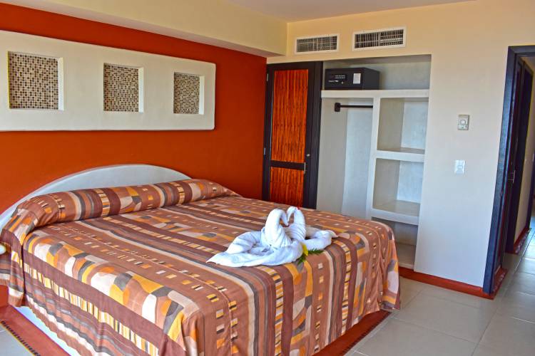 Departamentos Vacacionales en Ixtapa Zihuatanejo desde $600 pesos por persona. Rentas Vacacionales en Ixtapa. Rentas Vacacionales en Zihuatanejo. ¿Buscas casas en renta para 10, 15 o 20 personas en Ixtapa Zihuatanejo? Nuestra agencia de viajes te ofrece paquetes todo incluido o sólo hospedaje en Ixtapa Zihuatanejo