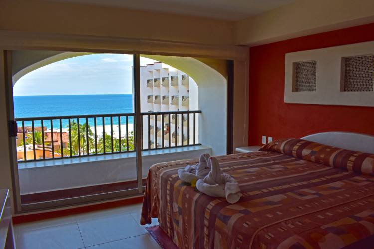 Departamentos Vacacionales en Ixtapa Zihuatanejo desde $600 pesos por persona. Rentas Vacacionales en Ixtapa. Rentas Vacacionales en Zihuatanejo. ¿Buscas casas en renta para 10, 15 o 20 personas en Ixtapa Zihuatanejo? Nuestra agencia de viajes te ofrece paquetes todo incluido o sólo hospedaje en Ixtapa Zihuatanejo